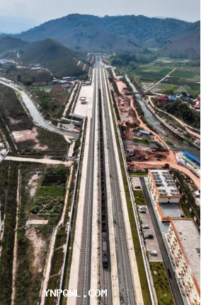一軌通兩國，中老鐵路開啟幸福路，配齊物流走天下