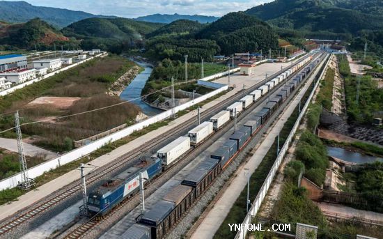 一條鐵路架起中老青年友誼之橋，也帶動(dòng)了配齊物流的運(yùn)輸