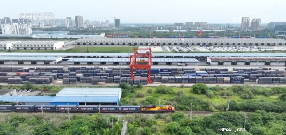 通過(guò)“瀾湄快線”國(guó)際貨物列車加強(qiáng)了兩國(guó)之間的貿(mào)易合作
