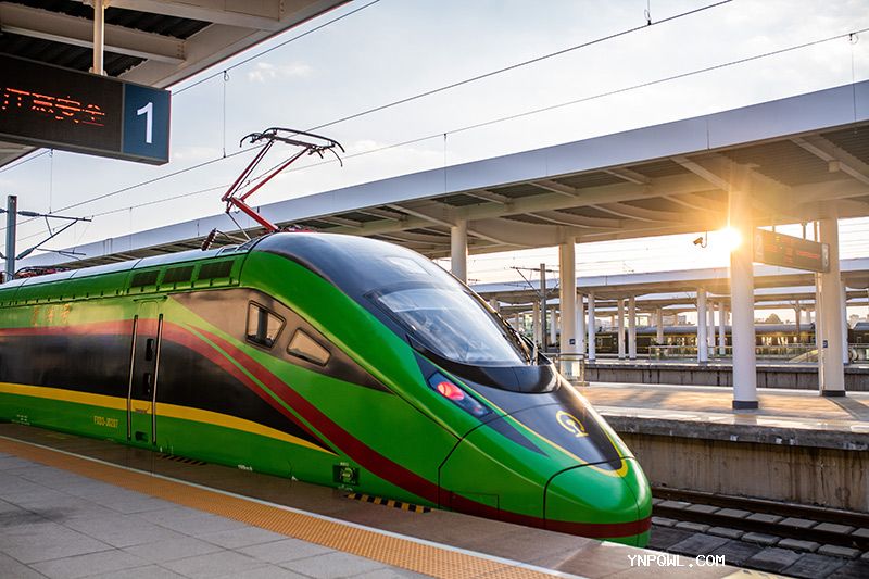 中老鐵路國(guó)際旅客列車持續(xù)火爆，促進(jìn)中老兩國(guó)旅游發(fā)展